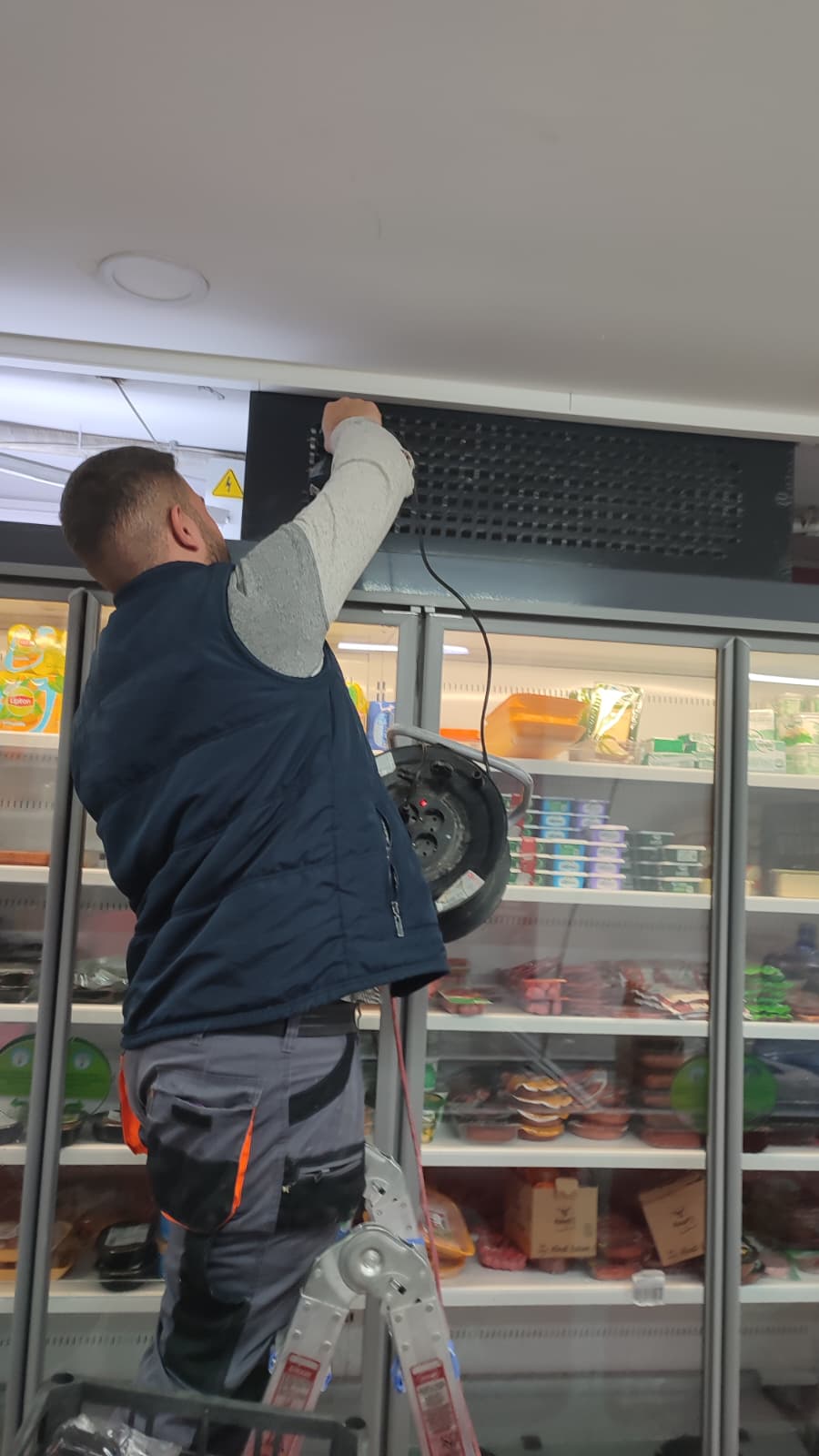 Sütlük Dolabı Kondanser Temizliği